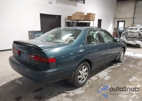 1998 Toyota Camry из США, поврежденный, VIN 9332